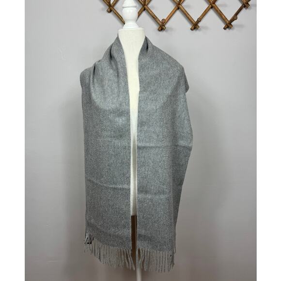 New PHENIX Solid Cashmere Fringe Trim Scarf in Gray, One Size - Picture 2 of 7